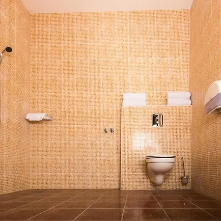 Motel M7 *